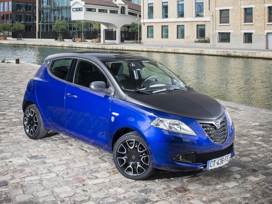  Lancia Ypsilon S by Stade Francais Paris 2013 года  (фото 4 из 10)